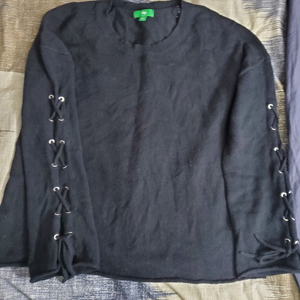 Dip laced sleeve black sweater